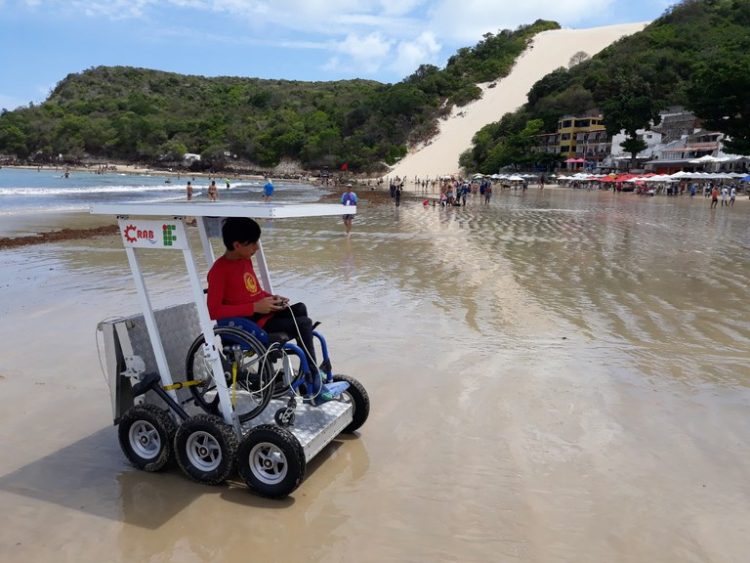 Estudantes do Instituto Federal do Rio Grande do Norte criam cadeira de  rodas adaptável à praia - Educadores