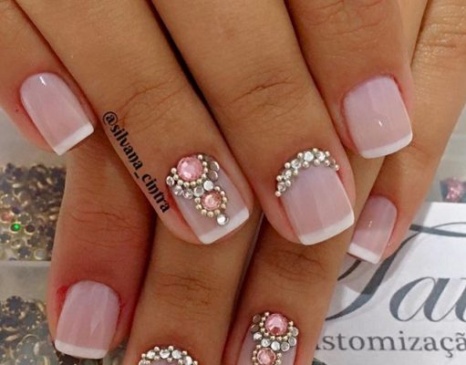 Unhas curtas estão na moda sim senhor! E ficam lindas!