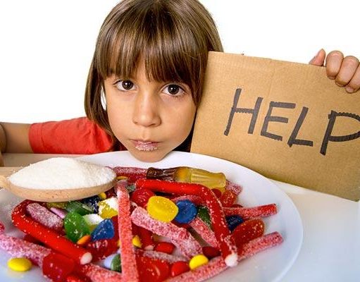 Açúcar é como álcool para crianças: danifica o cérebro e o fígado delas