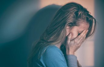 5 hábitos sutis de pessoas que ocultam sua depressão