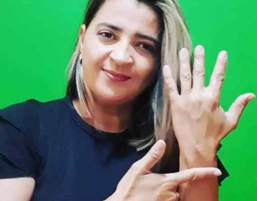 Professora defende tese em libras e, se torna a primeira doutora surda da UFMG